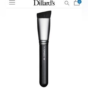 MAC 196S Slanted Flat Top Foundation Brush